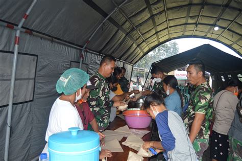 Mayjen TNI Nugraha Gumilar TNI Dirikan Tenda Kesehatan Dan Dapur Umum