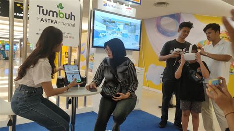 Pop Up Booth Tumbuh By Astra Financial Di Tunjungan Plaza Tawarkan