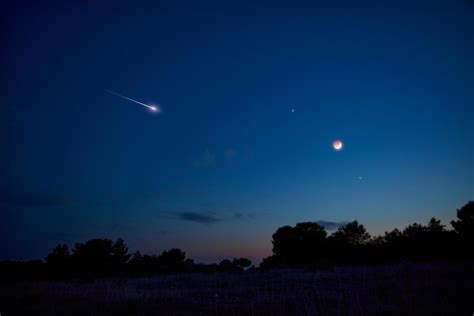 Watch Massive Fireball Streaks Across The Sky In A Dozen States