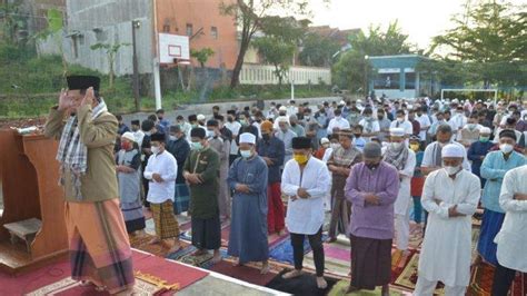 Bacaan Niat Dan Tata Cara Salat Idul Fitri H Berikut Surat Pendek