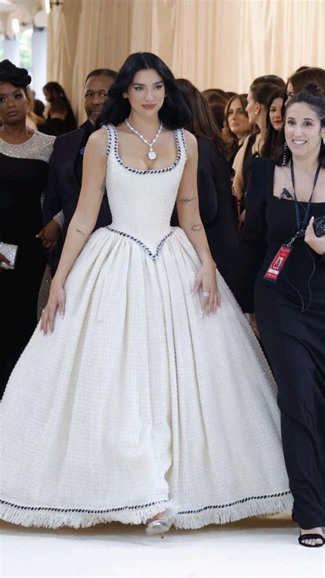 Dua Lipa At The Met Gala Artofit