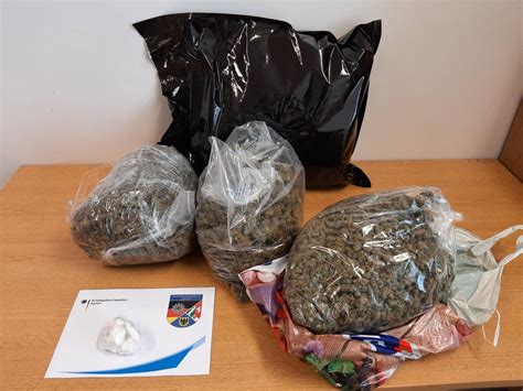 Bpol Nrw Drogenschmuggler Mit Ber Kilogramm Marihuana Und Kokain