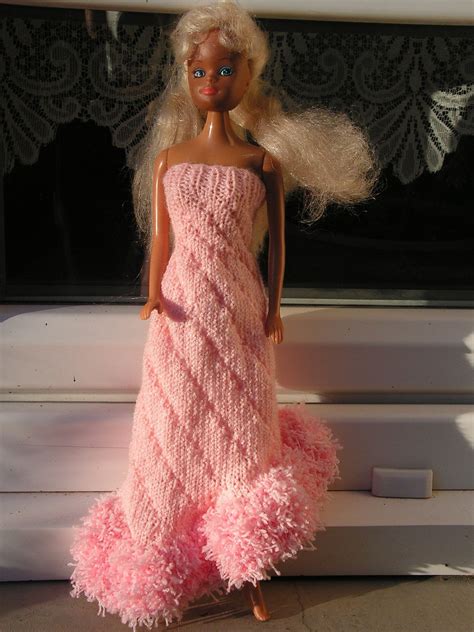 Robe rose poilue kekeli bricole Modèles tricot barbie Vêtements