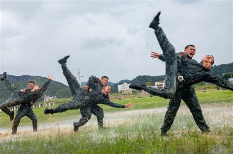 武警广西总队贺州支队紧贴实战开展野外驻训 军事频道 中华网