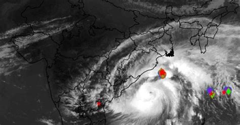 Cyclone Titli To Hit Odisha Andhra Pradesh Early Thursday 3 Lakh