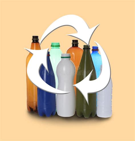 Illustration Du Symbole De Recyclage Et Des Bouteilles En Plastique