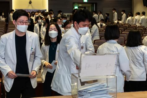 고려대·울산대 사직의대 교수 집단 사직 시작