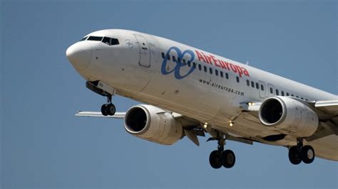 As Qued Avi N De Air Europa Procedente De Madrid Que Aterriz De