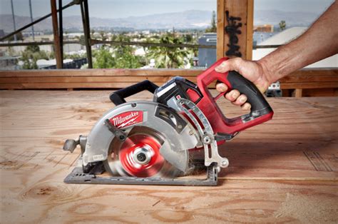 Tool Review Zone Milwaukee Unveils A Rear Handle Circ Saw Faster