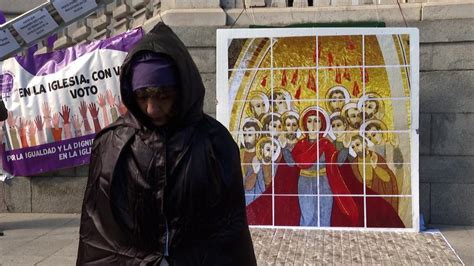 Feministas católicas reclaman voz y voto en la Iglesia y denuncian los