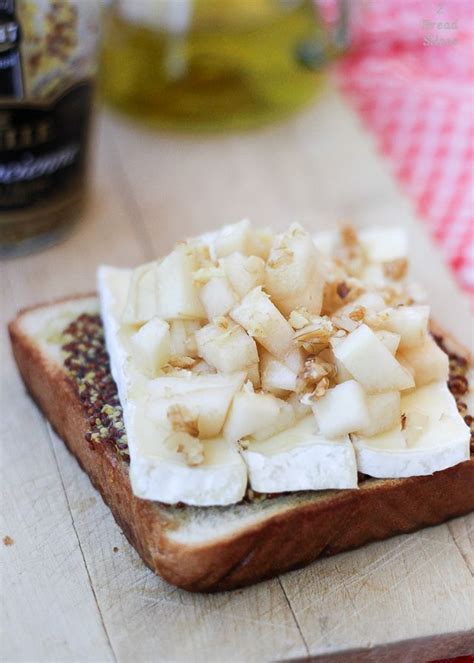 Receta de open sandwich de pera y brie 2 Bread Slices Sándwiches