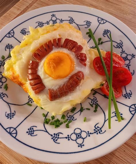 Kartoffelauflauf mit Würstchen und Ei Rezept kochbar de