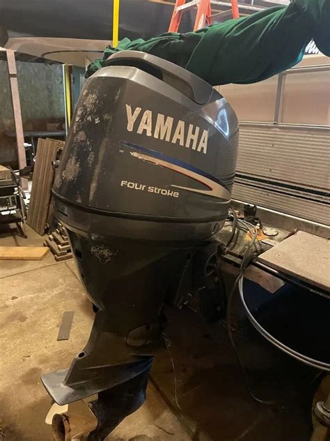 Yamaha 90 Hp 3 Cylinder Carbureted 2 Stroke 20 L Outboard Motor Multi Cylinder At Best Price