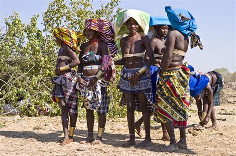 MUCUBAL PEOPLE ANGOLAN ENDURING TRIBE AND THEIR FASHIONABLE OMPOTA