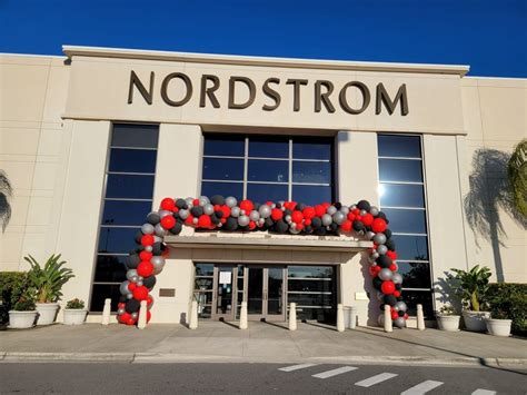 Nordstrom International Mall Organic Balloon Entrance Sculpture | YTEevents