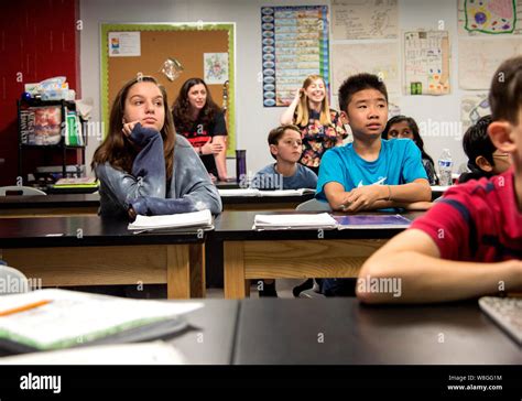 School Studets Listening Hi Res Stock Photography And Images Alamy