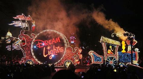 Yoko 🇯🇵 on Instagram: “The night time parade of Tokyo Disneyland. I ...