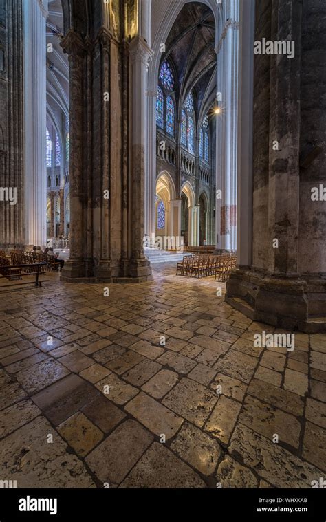 Chartres cathedral interior hi-res stock photography and images - Alamy