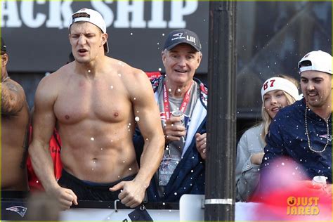 Patriots Rob Gronkowski Strips Down To Show His Abs During Super Bowl