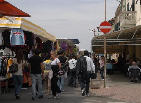 Oggi Torna Il Mercato Sul Lungomare Di Marina Di Pisa Il Tirreno