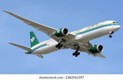 Saudi Arabian Airlines Boeing B787 Landing Stock Photo 2382962397 ...