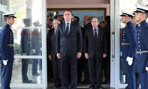 Após declaração sobre o Nordeste Bolsonaro inaugura aeroporto na Bahia