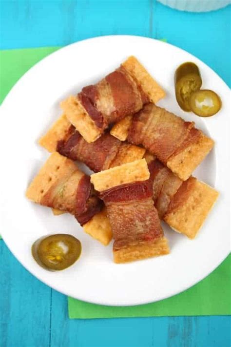 3 Ingredient Bacon Jalapeno Crackers Mom Loves Baking