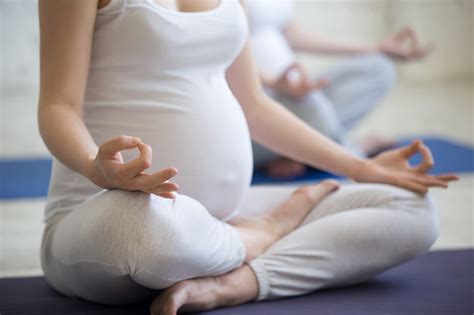 Prenatal Yoga Manfaat Gerakan Tips Aman Dll