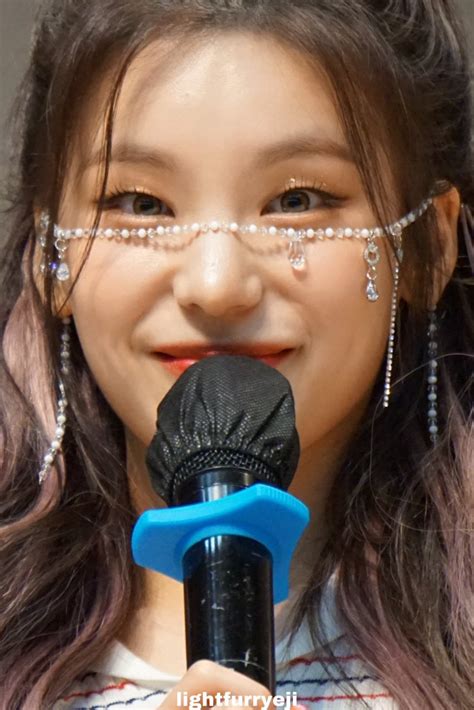 Yeji Brasil On Twitter Yeji Durante O Fansign