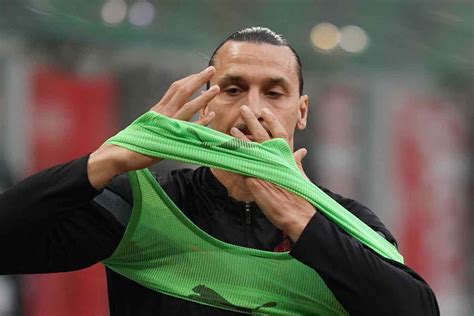 Ibrahimovic Infortunio Nel Riscaldamento Di Milan Lecce Cosa Successo