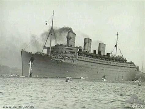 Rms Queen Mary In Wartime Grey During Wwii Queen Mary Queen Mary