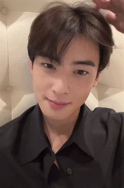 Cha Eun Woo 차은우 Daily On Twitter Cha Eun Woo Is On Vlive Just One 10 Minute