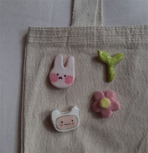 Clay Pins Clay Diy Projects Diy Clay Crafts Polymer Clay Crafts Cute