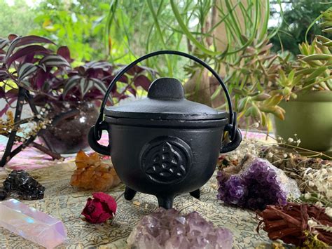 Triquetra Cast Iron Cauldron W Lid Etsy