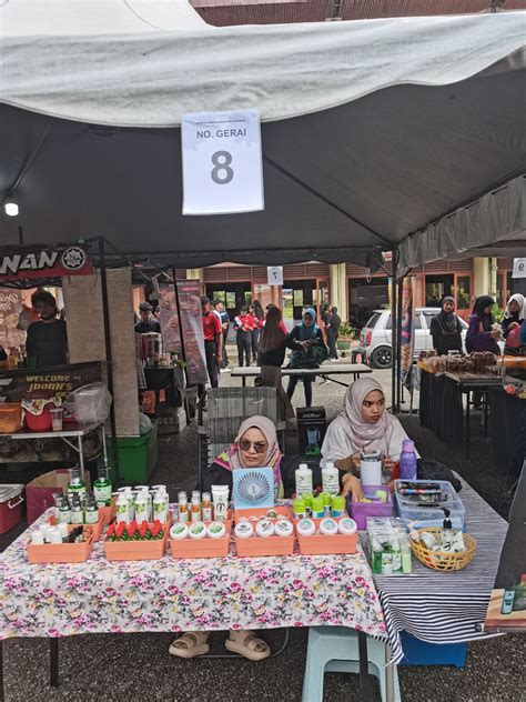 Gerai Jualan Sempena Karnival Keusahawanan SMK Tun Habab