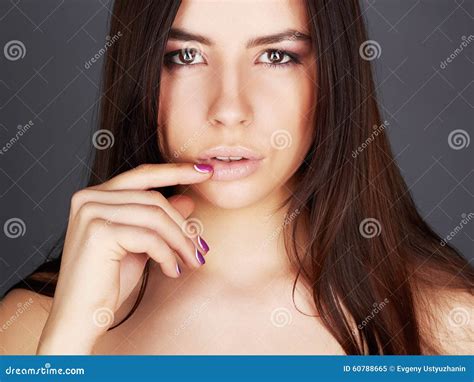 Belle Jeune Femme Cuir De Jupe De Fille De Brunette Image Stock Image
