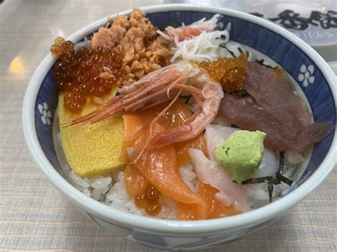 500円で海鮮丼！？函館朝市オススメの「二番館」で贅沢飯を食らってきた ゆとりの教科書