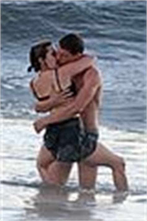 Mae Whitman Matt Lauria Parenthood Beach Scenes Photo