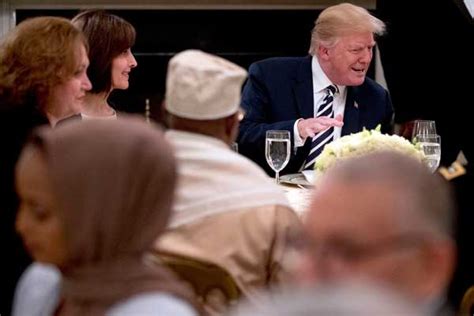 Donald Trump Tan Beyaz Saray Da Ilk Iftar Timeturk