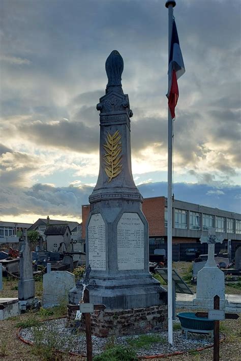 Monument Eerste Wereldoorlog Begraafplaats Neuville Saint Rémy