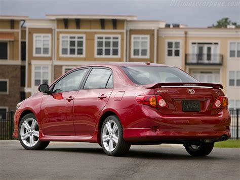 Toyota Corolla XRS High Resolution Image (5 of 6)