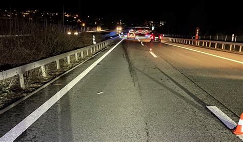 Zizers GR Heftiger Unfall auf Überholspur der A13