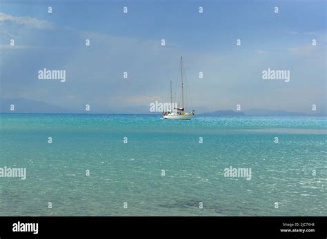 Velero En El Medio Del Mar Hi Res Stock Photography And Images Alamy