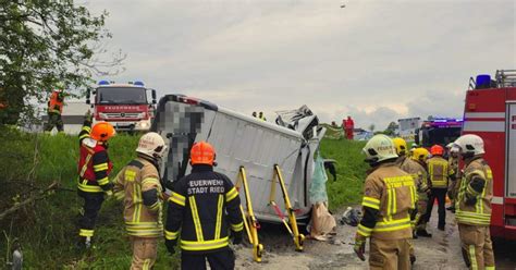 Schwerer Verkehrsunfall Auf B141 Feuerwehren Im Einsatz Eine Person