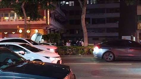 醉漢險被撞竟踹車爆衝突！ 嗆警是「自己人」攏是假 民視新聞網 Line Today