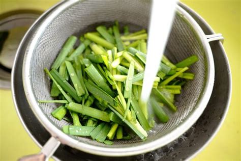 強火も弱火もng｢肉野菜炒め｣ベチャッとさせぬ技 甘辛いしょうゆ味がご飯に合う｢ニラ豚｣で挑戦 樋口直哉の｢シン・定番ごはん｣ 東洋