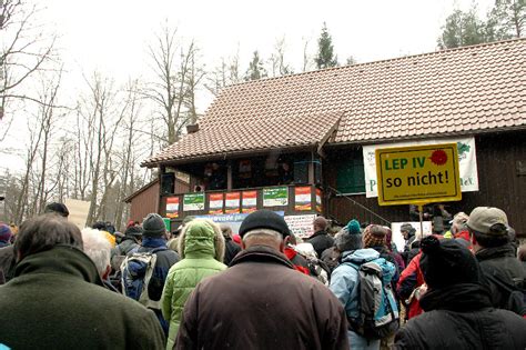 Protest gegen Windenergieanlagen WEAs mitten im Pfälzerwald NABU