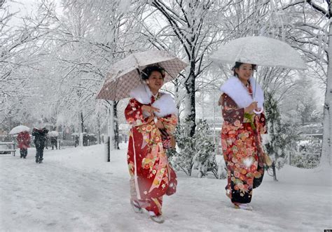 Tokyo Snow Disrupts Flights, Causes Chaos In Streets (PHOTOS) | HuffPost