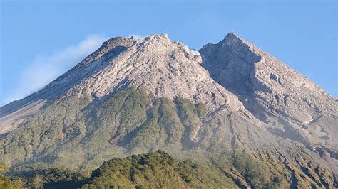 Kubah Lava Merapi Semakin Menganga Kondisi Puncak Berubah Youtube