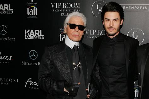 Baptiste Giabiconi rend un émouvant hommage à Karl Lagerfeld Closer